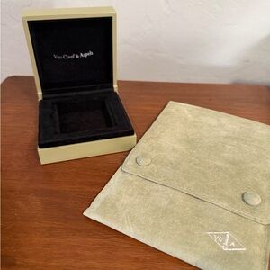 Van Cleef & Arpels Elegant Green Jewelry Box Necklace and Suede Travel Case